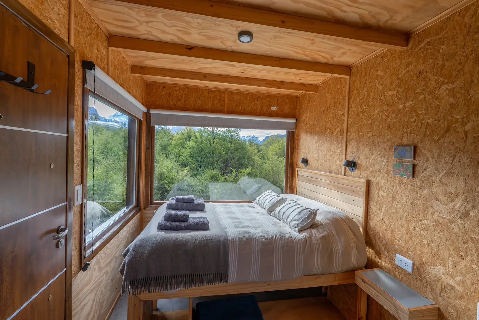 Casa Lenga: La cama y la ventana al bosque